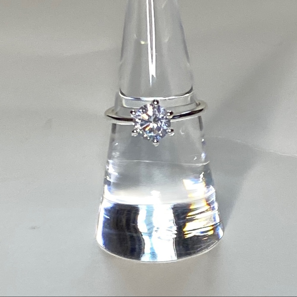Silver toned single stone ring - Picture 1 of 3